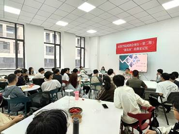 许多人在餐厅里描述已自动生成 许多人在餐厅里描述已自动生成